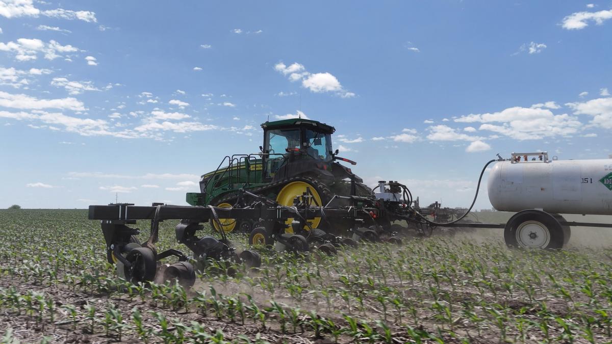 YETTER 10,000 MAGNUM