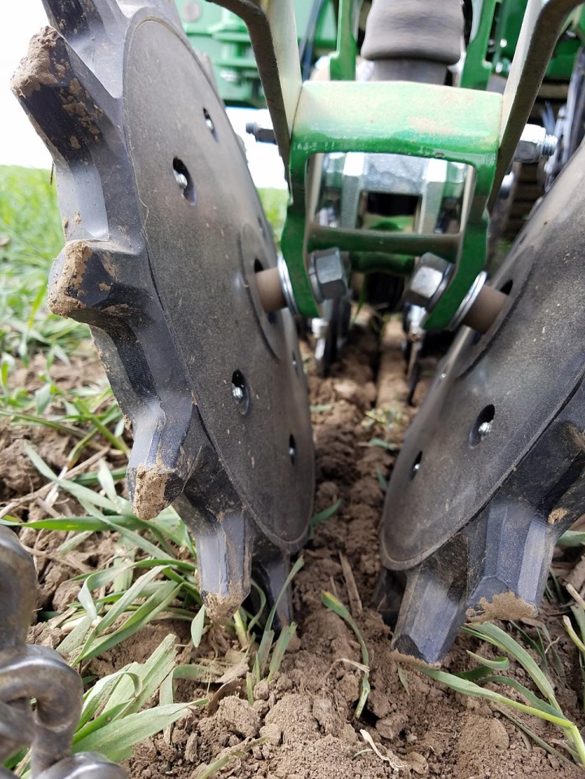 YETTER TWISTER POLY RING CLOSING WHEEL ASSEMBLY 6200-005