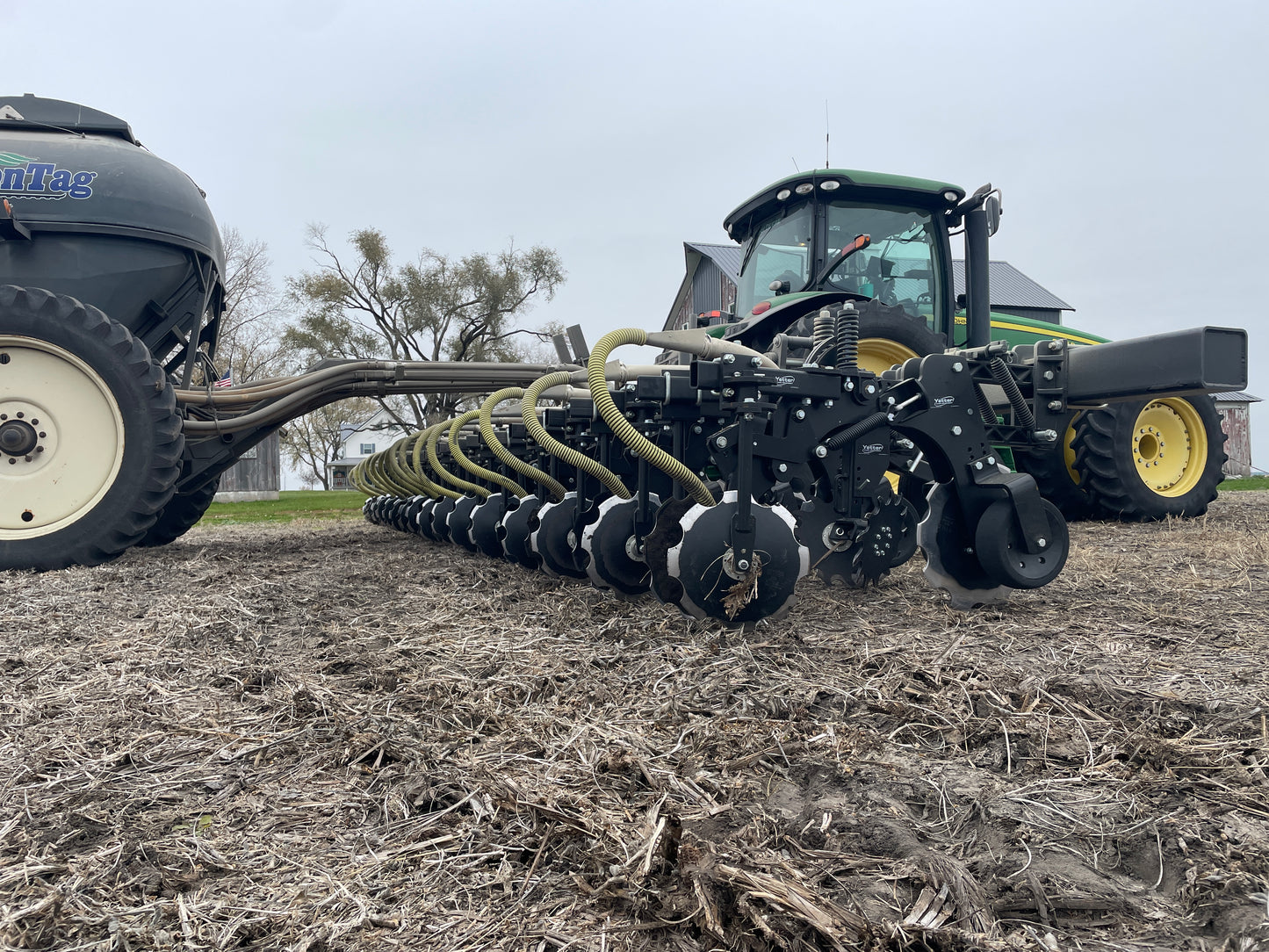 YETTER 2984 MAVERICK™ HR PLUS®